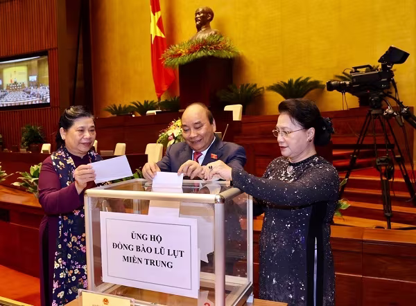 Quốc hội đã quyên góp ủng hộ đồng bào bị ảnh hưởng bởi lũ lụt tại miền Trung.