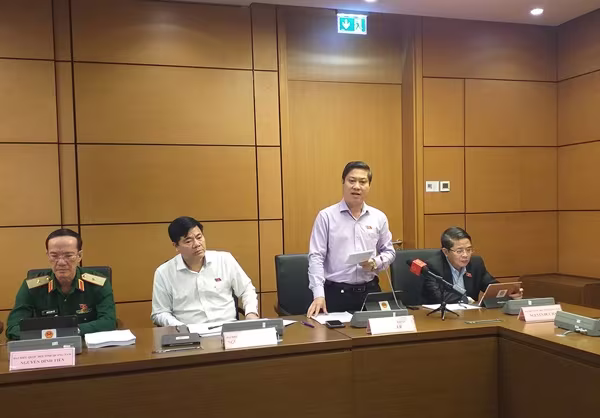 ĐBQH Phan Thái Bình thảo luận tổ tại Quốc hội sáng 2-11 ĐBQH Phan Thái Bình thảo luận tổ tại Quốc hội sáng 2-11