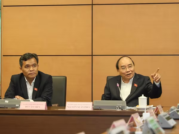 Thủ tướng Nguyễn Xuân Phúc phát biểu tại phiên thảo luận tổ ở Quốc hội Thủ tướng Nguyễn Xuân Phúc phát biểu tại phiên thảo luận tổ ở Quốc hội