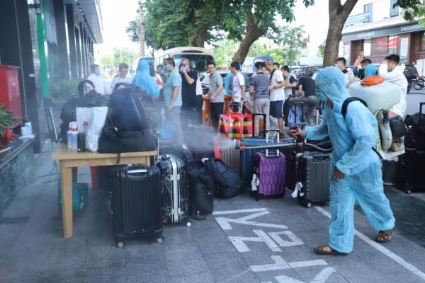 Nhiều trường hợp dương tính với SARS-CoV-2 sau hơn 10 ngày cách ly tập trung Nhiều trường hợp dương tính với SARS-CoV-2 sau hơn 10 ngày cách ly tập trung