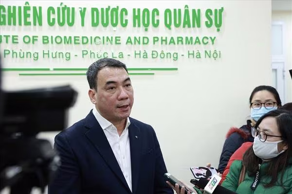 TS Nguyễn Ngô Quang trả lời báo chí tại buổi tiêm thử nghiệm vaccine (Ảnh: Hải Nguyễn) TS Nguyễn Ngô Quang trả lời báo chí tại buổi tiêm thử nghiệm vaccine (Ảnh: Hải Nguyễn)