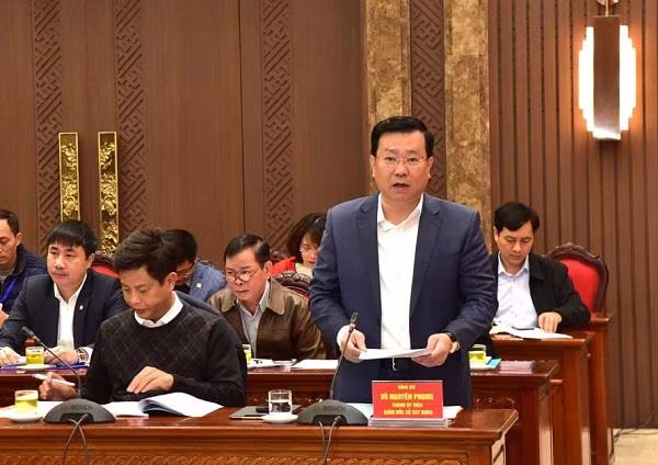 Giám đốc Sở Xây dựng Hà Nội Võ Nguyên Phong báo cáo tại buổi làm việc Giám đốc Sở Xây dựng Hà Nội Võ Nguyên Phong báo cáo tại buổi làm việc