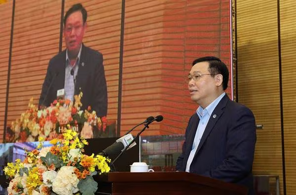 Bí thư Thành ủy Vương Đình Huệ thông tin, quán triệt Nghị quyết Đại hội lần thứ XVII Đảng bộ thành phố tới cán bộ chủ chốt thành phố. Bí thư Thành ủy Vương Đình Huệ thông tin, quán triệt Nghị quyết Đại hội lần thứ XVII Đảng bộ thành phố tới cán bộ chủ chốt thành phố.