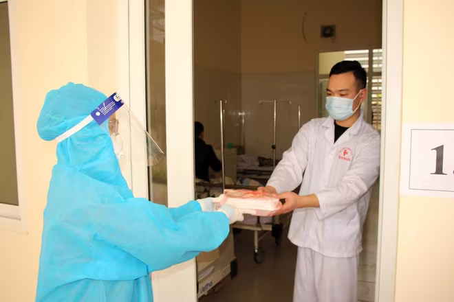 Bệnh nhân Covid-19 điều trị tại Bệnh viện dã chiến số 2 tỉnh Hải Dương Bệnh nhân Covid-19 điều trị tại Bệnh viện dã chiến số 2 tỉnh Hải Dương