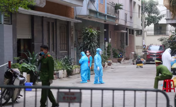 Một ngõ ở phố Duy Tân, quận Cầu Giấy bị phong tỏa Một ngõ ở phố Duy Tân, quận Cầu Giấy bị phong tỏa