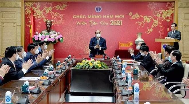 Thủ tướng thăm, chúc Tết ngành y tế ngày 9-2