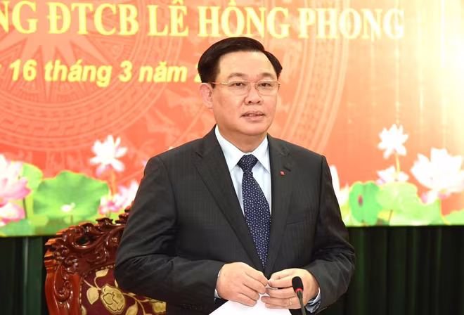 Bí thư Thành ủy Hà Nội Vương Đình Huệ phát biểu chỉ đạo tại buổi làm việc với Trường đào tạo cán bộ Lê Hồng Phong Bí thư Thành ủy Hà Nội Vương Đình Huệ phát biểu chỉ đạo tại buổi làm việc với Trường đào tạo cán bộ Lê Hồng Phong