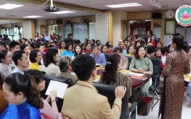 Một buổi sinh hoạt của CLB Tình người Một buổi sinh hoạt của CLB Tình người