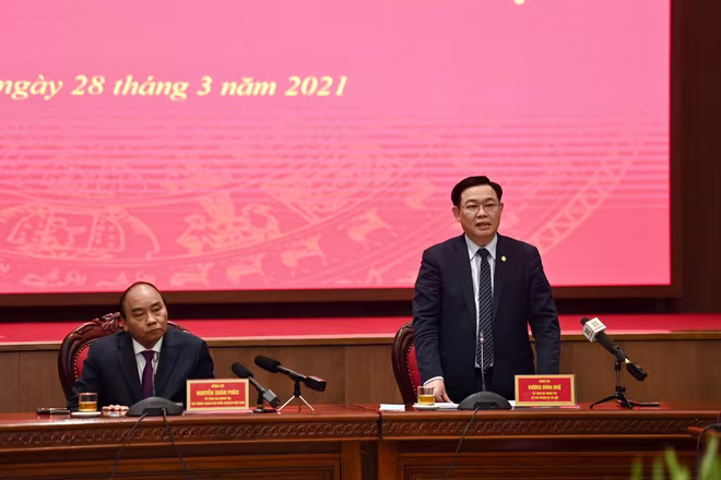 Bí thư Thành ủy Vương Đình Huệ tiếp thu các ý kiến góp ý tại buổi làm việc Bí thư Thành ủy Vương Đình Huệ tiếp thu các ý kiến góp ý tại buổi làm việc