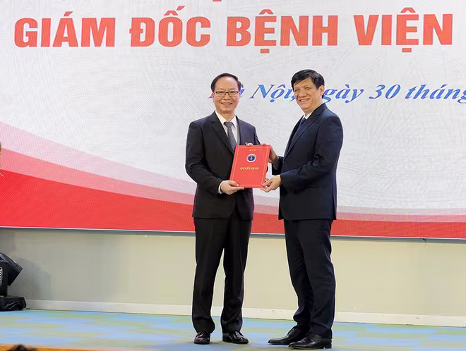 Bộ trưởng Bộ Y tế Nguyễn Thanh Long trao quyết định bổ nhiệm Giám đốc Bệnh viện Nhi Trung ương Bộ trưởng Bộ Y tế Nguyễn Thanh Long trao quyết định bổ nhiệm Giám đốc Bệnh viện Nhi Trung ương