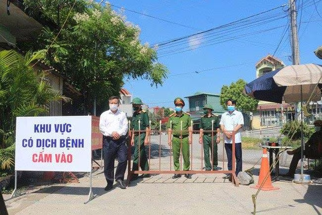 Toàn bộ thôn Quan Nhân - nơi bệnh nhân sinh sống đã được phong tỏa Toàn bộ thôn Quan Nhân - nơi bệnh nhân sinh sống đã được phong tỏa