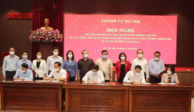 Lãnh đạo TP Hà Nội, Bộ GTVT và các tỉnh ký biên bản hợp tác tại hội nghị Lãnh đạo TP Hà Nội, Bộ GTVT và các tỉnh ký biên bản hợp tác tại hội nghị