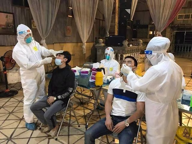 Lấy mẫu xét nghiệm xuyên đêm tại Bắc Ninh Lấy mẫu xét nghiệm xuyên đêm tại Bắc Ninh