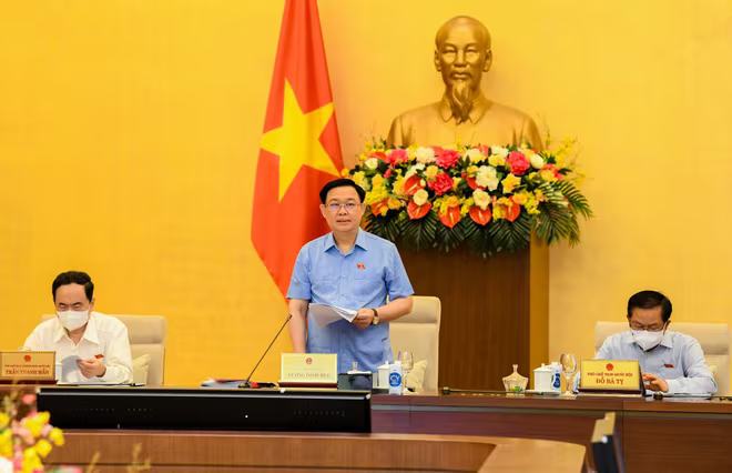 Chủ tịch Quốc hội Vương Đình Huệ phát biểu tại phiên họp