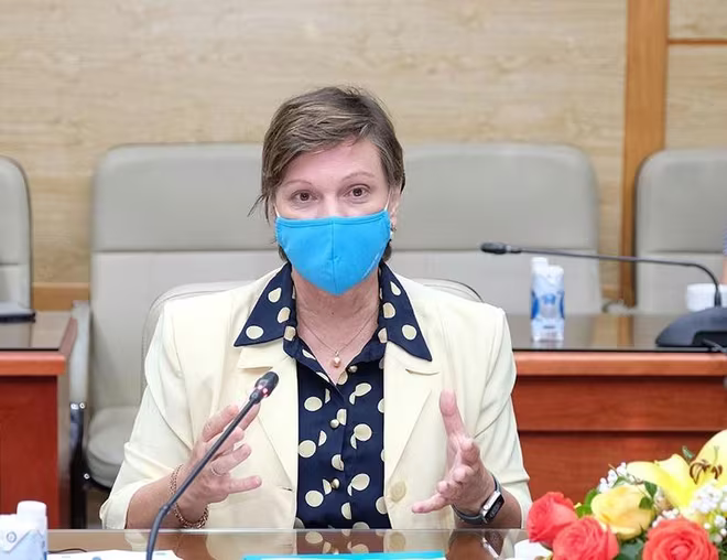 Bà Rana Flowers phát biểu tại buổi làm việc Bà Rana Flowers phát biểu tại buổi làm việc