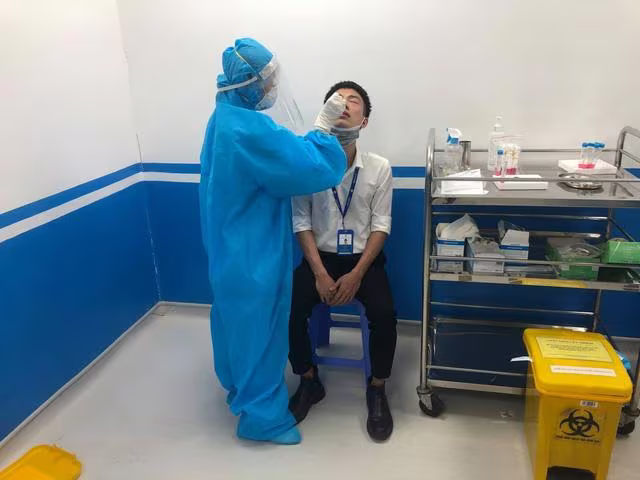 Lấy mẫu xét nghiệm Covid-19 tại Bệnh viện Medlatec Hà Nội Lấy mẫu xét nghiệm Covid-19 tại Bệnh viện Medlatec Hà Nội