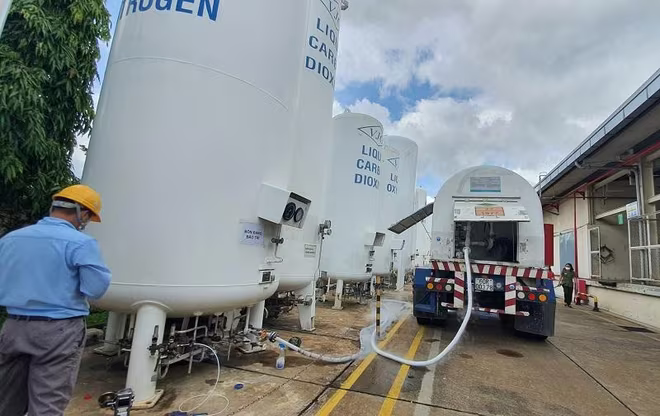 Đoàn Bộ Y tế kiểm tra tại một công ty cung cấp oxy cho 9 cơ sở điều trị Covid-19 ở phía nam