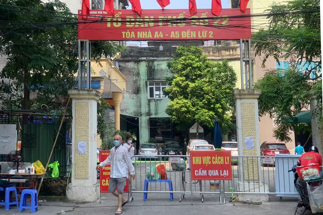 Toà nhà chung cư A4-A5 Đền Lừ đang bị phong toả vì ghi nhận nhiều ca mắc mới Toà nhà chung cư A4-A5 Đền Lừ đang bị phong toả vì ghi nhận nhiều ca mắc mới