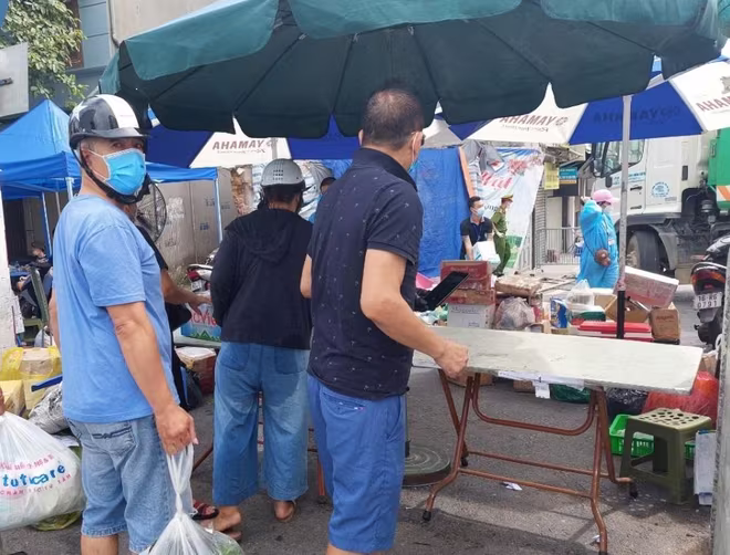 Bộ Y tế yêu cầu các chợ đầu mối phải tạo mã QR để kiểm dịch người vào Bộ Y tế yêu cầu các chợ đầu mối phải tạo mã QR để kiểm dịch người vào