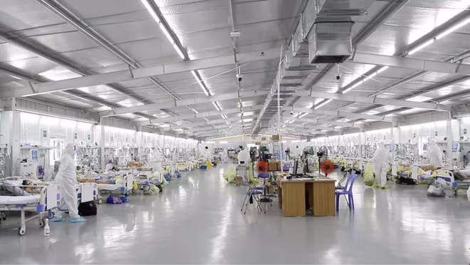 Toàn cảnh phòng bệnh khổng lồ tại Trung tâm Hồi sức tích cực điều trị người bệnh COVID-19 của Bệnh viện Việt Đức, tại TP Hồ Chí Minh. Toàn cảnh phòng bệnh khổng lồ tại Trung tâm Hồi sức tích cực điều trị người bệnh COVID-19 của Bệnh viện Việt Đức, tại TP Hồ Chí Minh.