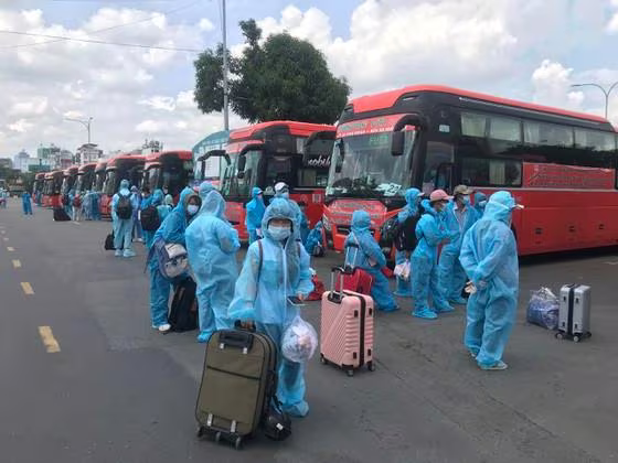 Nhiều địa phương vẫn đang tổ chức đón công dân trở về từ TP HCM Nhiều địa phương vẫn đang tổ chức đón công dân trở về từ TP HCM