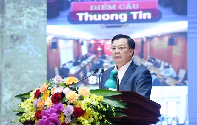 Bí thư Thành ủy Đinh Tiến Dũng phát biểu chỉ đạo tại hội nghị Bí thư Thành ủy Đinh Tiến Dũng phát biểu chỉ đạo tại hội nghị