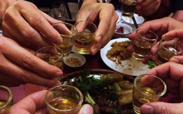 Nguy cơ ngộ độc rượu gia tăng vào thời điểm cuối năm (Ảnh minh họa) Nguy cơ ngộ độc rượu gia tăng vào thời điểm cuối năm (Ảnh minh họa)
