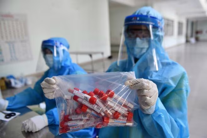 Lấy mẫu xét nghiệm Covid-19