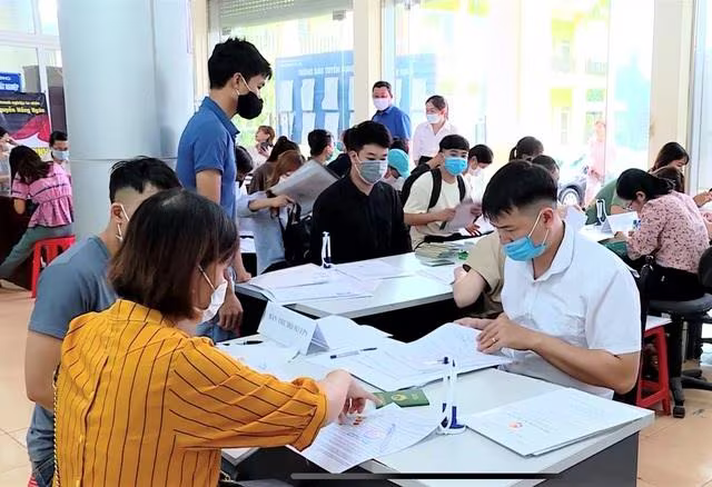 Doanh nghiệp nợ BHXH, người lao động sẽ bị ảnh hưởng quyền lợi (Ảnh minh họa) Doanh nghiệp nợ BHXH, người lao động sẽ bị ảnh hưởng quyền lợi (Ảnh minh họa)