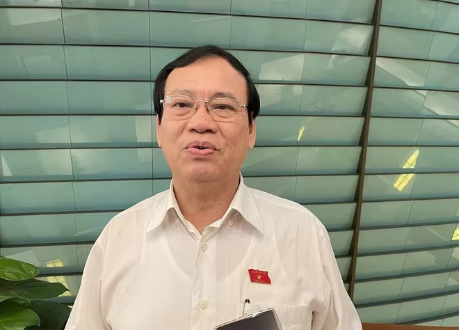 ĐBQH Vũ Trọng Kim trả lời báo chí bên hành lang Quốc hội ĐBQH Vũ Trọng Kim trả lời báo chí bên hành lang Quốc hội