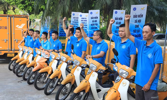 Tổ chạy tuần hành roadshow đã thực hiện tuyên truyền trên các tuyến đường chính Tổ chạy tuần hành roadshow đã thực hiện tuyên truyền trên các tuyến đường chính