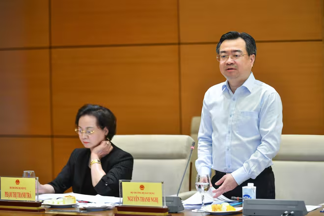 Bộ trưởng Bộ Xây dựng Nguyễn Thanh Nghị phát biểu tại phiên họp