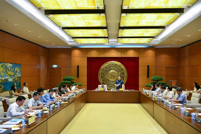 Quang cảnh phiên họp