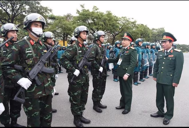Thủ trưởng BTL Thủ đô Hà Nội động viên CB, ĐVTN tham gia bảo vệ ĐH Đảng toàn quốc lần thứ XIII Thủ trưởng BTL Thủ đô Hà Nội động viên CB, ĐVTN tham gia bảo vệ ĐH Đảng toàn quốc lần thứ XIII