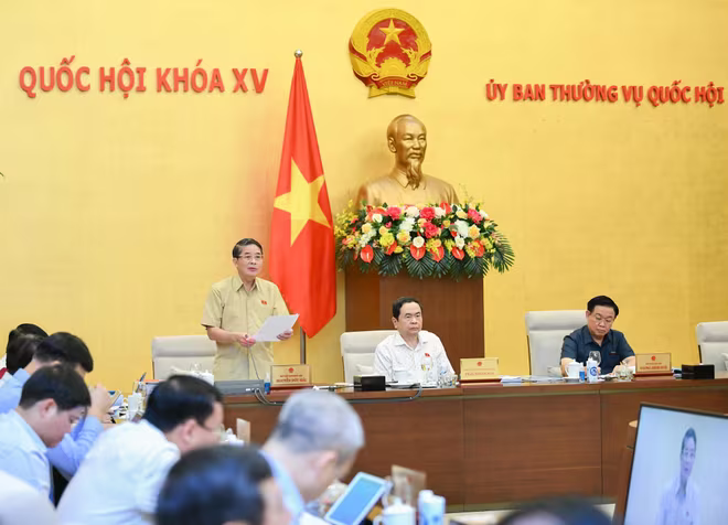 Phó Chủ tịch Quốc hội Nguyễn Đức Hải điều hành phiên thảo luận Phó Chủ tịch Quốc hội Nguyễn Đức Hải điều hành phiên thảo luận