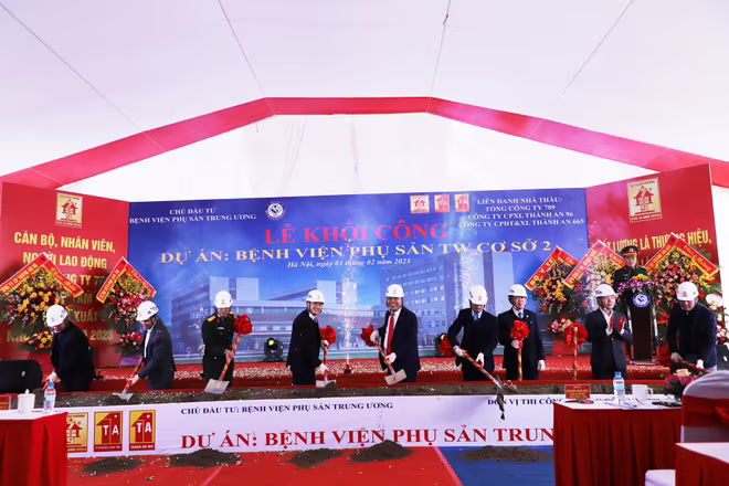 Các đại biểu khởi công dự án Bệnh viện Phụ sản trung ương cơ sở 2 Các đại biểu khởi công dự án Bệnh viện Phụ sản trung ương cơ sở 2