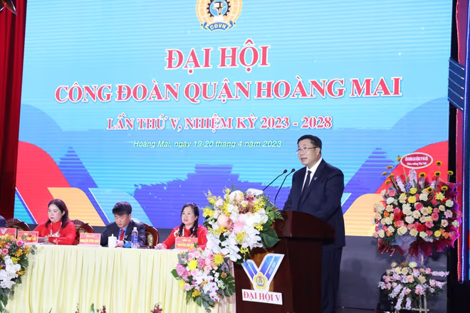 Bí thư Quận ủy Hoàng Mai Nguyễn Quang Hiếu phát biểu tại đại hội Bí thư Quận ủy Hoàng Mai Nguyễn Quang Hiếu phát biểu tại đại hội