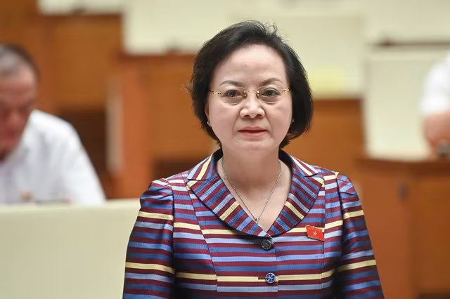 Bộ trưởng Bộ Nội vụ Phạm Thị Thanh Trà tham gia trả lời ĐBQH