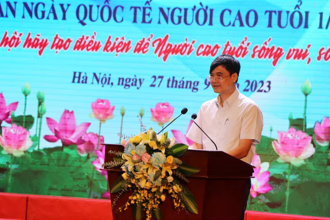 Chi cục trưởng Chi cục DS-KHHGĐ Hà Nội Vũ Duy Hưng phát biểu tại hội nghị Chi cục trưởng Chi cục DS-KHHGĐ Hà Nội Vũ Duy Hưng phát biểu tại hội nghị