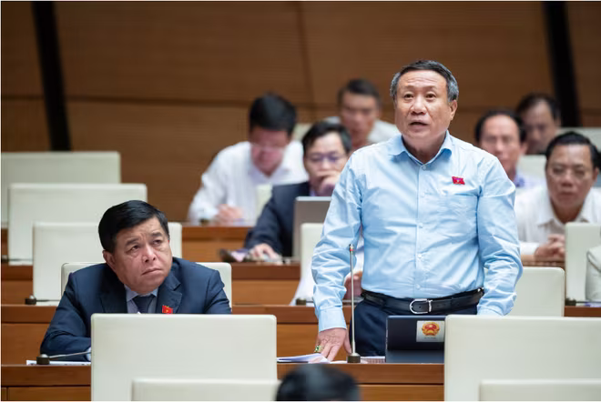 ĐBQH Hà Sỹ Đồng chất vấn với Thống đốc NHNN Việt Nam ĐBQH Hà Sỹ Đồng chất vấn với Thống đốc NHNN Việt Nam