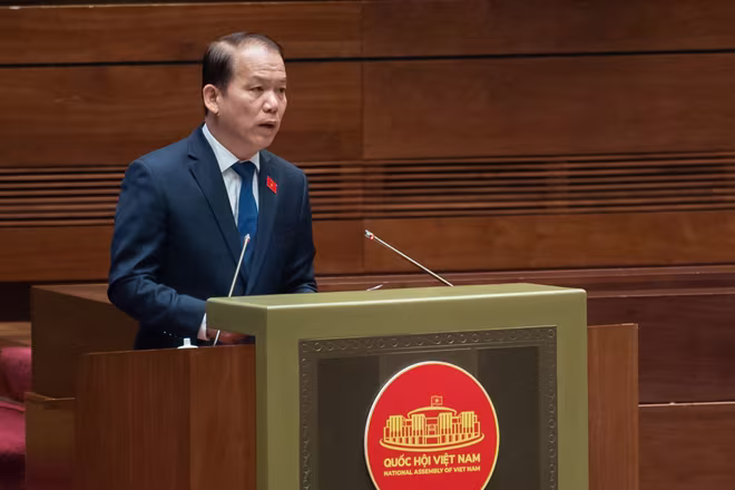 Chủ nhiệm Ủy ban Pháp luật của Quốc hội Hoàng Thanh Tùng báo cáo Chủ nhiệm Ủy ban Pháp luật của Quốc hội Hoàng Thanh Tùng báo cáo