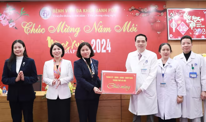 Phó Bí thư Thường trực Thành ủy Nguyễn Thị Tuyến chúc Tết bệnh viện Đa khoa Xanh Pôn Phó Bí thư Thường trực Thành ủy Nguyễn Thị Tuyến chúc Tết bệnh viện Đa khoa Xanh Pôn