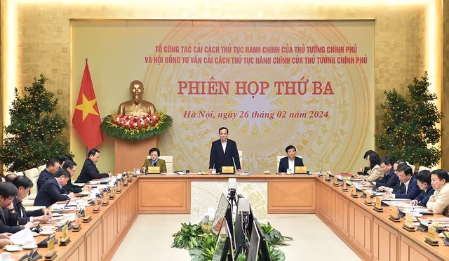 Phó Thủ tướng Trần Lưu Quang chủ trì phiên họp (Ảnh: VGP)