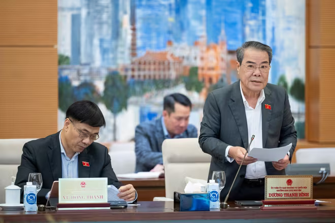 Trưởng Ban Dân nguyện của UBTVQH Dương Thanh Bình trình bày báo cáo Trưởng Ban Dân nguyện của UBTVQH Dương Thanh Bình trình bày báo cáo