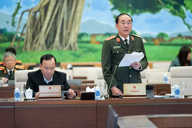 Thượng tướng Trần Quốc Tỏ - Thứ trưởng Bộ Công an báo cáo tại phiên họp Thượng tướng Trần Quốc Tỏ - Thứ trưởng Bộ Công an báo cáo tại phiên họp