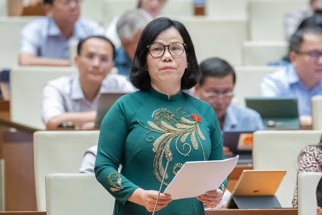 Đại biểu Khương Thị Mai (Đoàn tỉnh Nam Định) phát biểu Đại biểu Khương Thị Mai (Đoàn tỉnh Nam Định) phát biểu