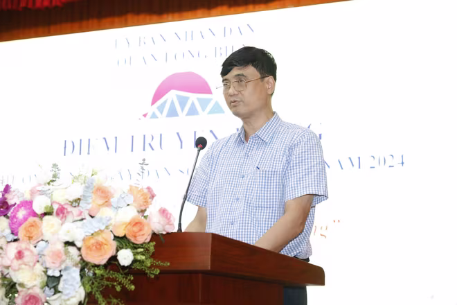 TS Vũ Duy Hưng, Chi cục trưởng Chi cục Dân số Hà Nội phát biểu tại Điểm truyền thông TS Vũ Duy Hưng, Chi cục trưởng Chi cục Dân số Hà Nội phát biểu tại Điểm truyền thông
