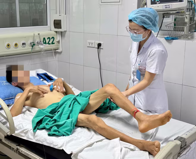 Nam bệnh nhân đến viện trong tình trạng suy kiệt cơ thể trầm trọng