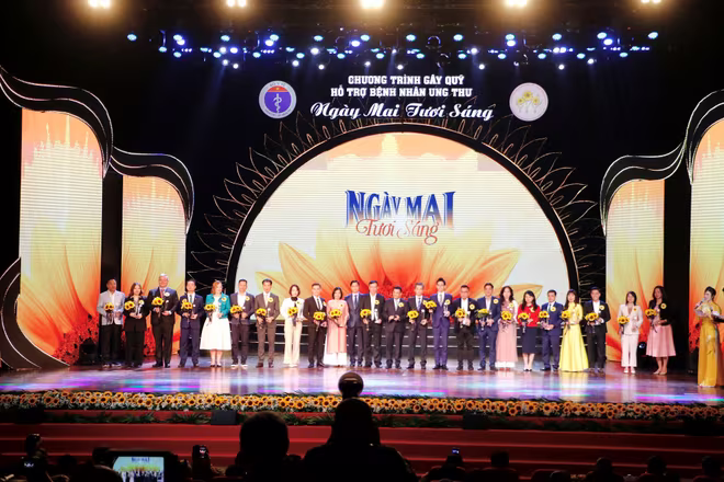 Quỹ Ngày mai tươi sáng kêu gọi cộng đồng chung tay ủng hộ người bệnh ung thư thông qua chiến dịch “Triệu nghĩa tình gửi trao bệnh nhân ung thư” năm 2024. Quỹ Ngày mai tươi sáng kêu gọi cộng đồng chung tay ủng hộ người bệnh ung thư thông qua chiến dịch “Triệu nghĩa tình gửi trao bệnh nhân ung thư” năm 2024.