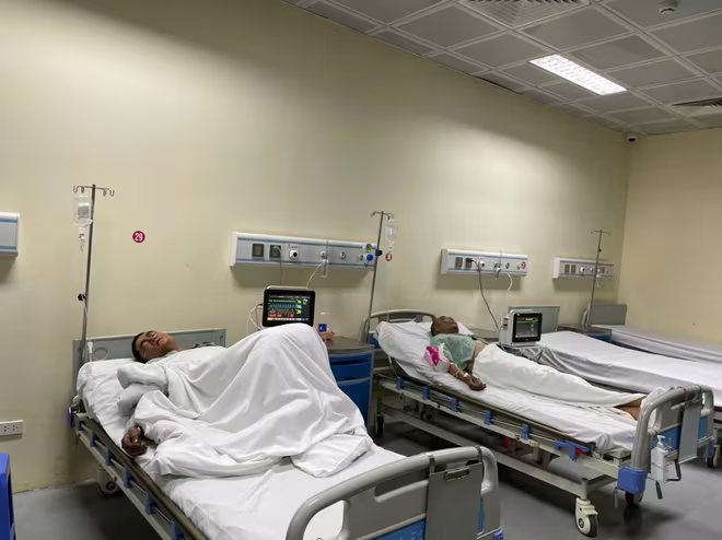 Hai nạn nhân vụ cháy quán cafe đang điều trị tại Bệnh viện E, sáng 19-12 Hai nạn nhân vụ cháy quán cafe đang điều trị tại Bệnh viện E, sáng 19-12